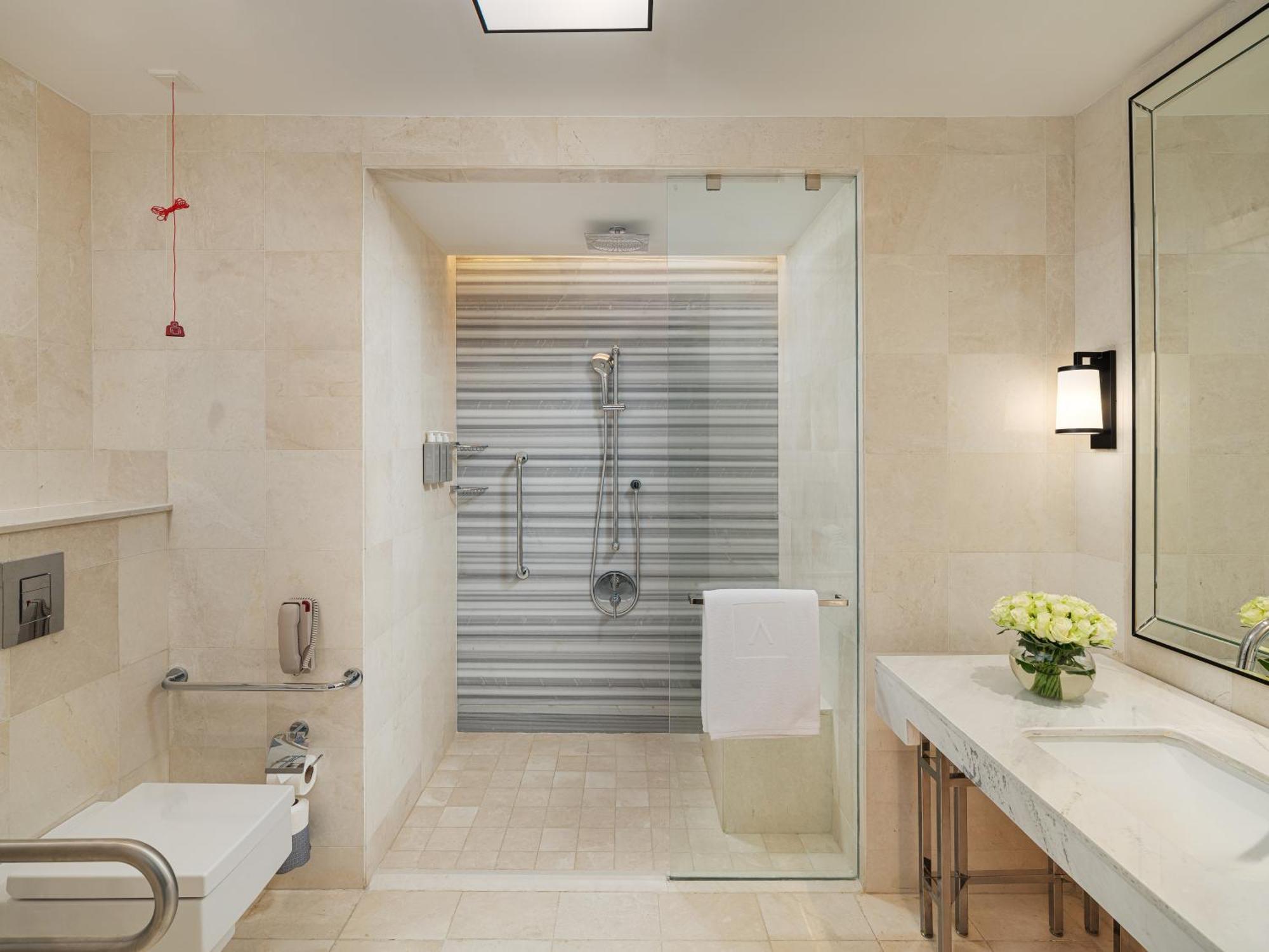 Address Jabal Omar Makkah Mecca Exterior foto A shower with a sliding door
